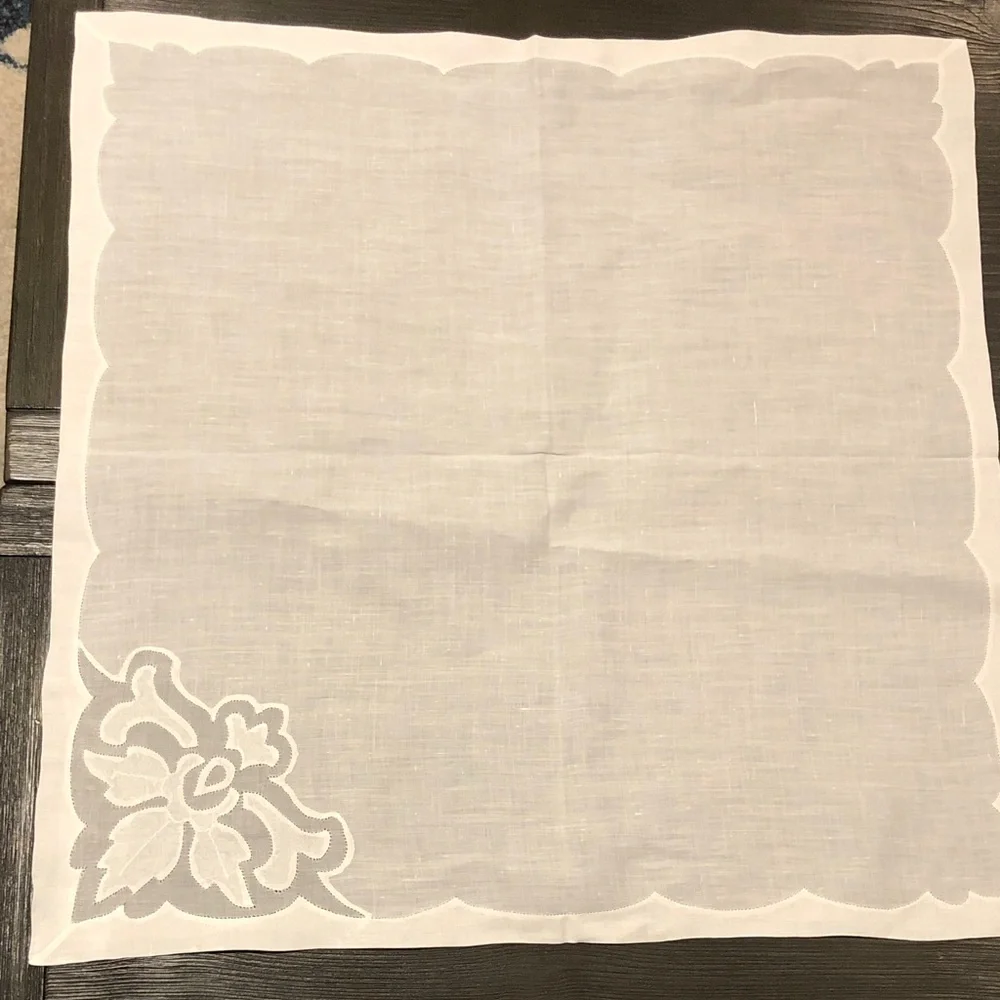 Classic White Linen Napkin with Corner Floral Embroidery (4)